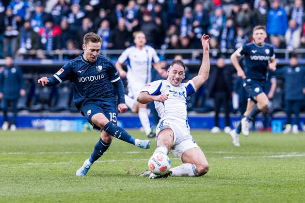 2. Fussball Bundesliga, VfL Bochum - FC Schalke 04; 31.01.2026 Zweikampf Felix Passlack (VfL Bochum, 15), Nikola Katic (FC Schalke 04, 25) 2. Fussball Bundesliga, VfL Bochum - FC Schalke 04, Bochum, VONONVIA Ruhrstadion, 31.01.2026 DFL REGULATIONS PROHIBIT ANY USE OF PHOTOGRAPHS AS IMAGE SEQUENCES AND OR QUASI-VIDEO.