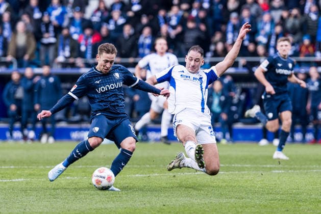 2. Fussball Bundesliga, VfL Bochum - FC Schalke 04; 31.01.2026 Zweikampf Felix Passlack (VfL Bochum, 15), Nikola Katic (FC Schalke 04, 25) 2. Fussball Bundesliga, VfL Bochum - FC Schalke 04, Bochum, VONONVIA Ruhrstadion, 31.01.2026 DFL REGULATIONS PROHIBIT ANY USE OF PHOTOGRAPHS AS IMAGE SEQUENCES AND OR QUASI-VIDEO.