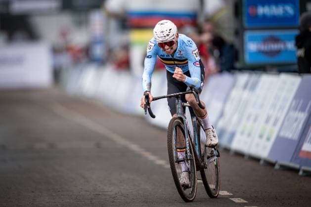 Belgian Aaron Dockx celebrates as he crosses the finish line to win the U23 men race at the UCI Cyclocross World Championships, on Saturday 31 January 2026, in Hulst, The Netherlands. DAVIDxPINTENS  x160036762x
