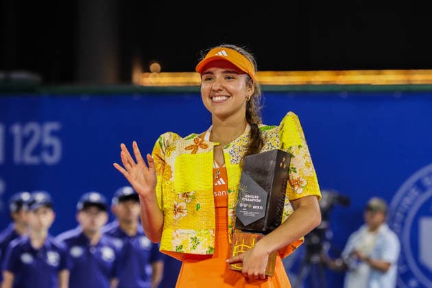 (260131) -- MANILA, Jan. 31, 2026 -- Camila Osorio of Colombia poses with the champion s trophy during the awarding ceremony for the women s singles at the WTA, Tennis Damen Philippine Women s Open in Manila, the Philippines, Jan. 31, 2026. ) (SP)PHILIPPINES-MANILA-TENNIS-WTA PHILIPPINE WOMEN S OPEN ROUELLExUMALI 