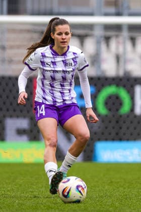260131 SGS ESSEN VS FC UNION BERLIN Shari van Belle (14) of SGS Essen pictured during a female soccer game between SGS Essen and FC Union Berlin on the 16 th matchday of the 2025-2026 season of the Google Pixel Frauen Bundesliga , on Saturday 31 January 2026 in Essen , Germany . PHOTO SPORTPIX Sevil Oktem Essen Stadion an der Hafenstraße Germany  Copyright: xSportpix.bex xSevilxOktemxSevilxOktemx