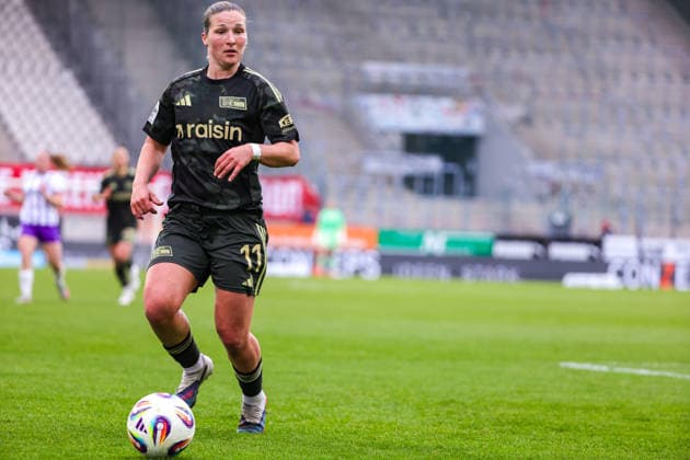 260131 SGS ESSEN VS FC UNION BERLIN Dina Orschmann (11) of Union Berlin pictured during a female soccer game between SGS Essen and FC Union Berlin on the 16 th matchday of the 2025-2026 season of the Google Pixel Frauen Bundesliga , on Saturday 31 January 2026 in Essen , Germany . PHOTO SPORTPIX Sevil Oktem Essen Stadion an der Hafenstraße Germany  Copyright: xSportpix.bex xSevilxOktemxSevilxOktemx