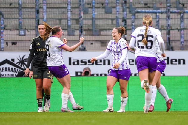 260131 SGS ESSEN VS FC UNION BERLIN Essen players celebrating the goal of Paulina Platner (25) of SGS Essen (1-0) during a female soccer game between SGS Essen and FC Union Berlin on the 16 th matchday of the 2025-2026 season of the Google Pixel Frauen Bundesliga , on Saturday 31 January 2026 in Essen , Germany . PHOTO SPORTPIX Sevil Oktem Essen Stadion an der Hafenstraße Germany  Copyright: xSportpix.bex xSevilxOktemxSevilxOktemx