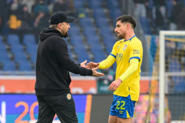 In the picture, from left: Heiner Backhaus (BTSV, Trainer), Fabio Di Michele Sanchez (BTSV, 22), get lucky with the result, win, victory, GER, Braunschweig, Eintracht Braunschweig gegen Karlsruher SC, 2. Bundesliga, soccer, DFB, 2025 2026 season, Eintracht Stadion, match day, DFB DFL REGULATIONS PROHIBIT ANY USE OF PHOTOGRAPHS AS IMAGE SEQUENCES AND OR QUASI-VIDEO, 31.01.2026,