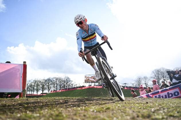 Belgian Aaron Dockx pictured in action during the U23 men race at the UCI Cyclocross World Championships, on Saturday 31 January 2026, in Hulst, The Netherlands. ELIASxROM  x160039998x