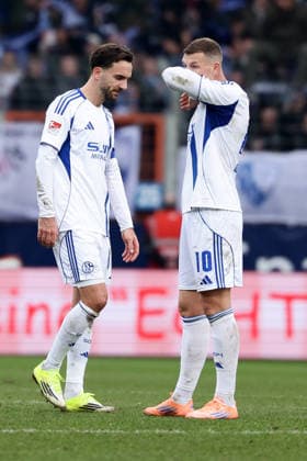 Bochum, Germany, 31.01.26, Kenan Karaman (FC Schalke 04) und Edin Dzeko (FC Schalke 04) guckt enttaeuscht, während des Spiels der 2. Bundesliga zwischen VfL 1848 Bochum - FC Schalke 04 im Vonovia Ruhrstadion in Bochum. (Photo by Joachim Bywaletz) DFB DFL REGULATIONS PROHIBIT ANY USE OF PHOTOGRAPHS AS IMAGE SEQUENCES AND OR QUASI-VIDEO.