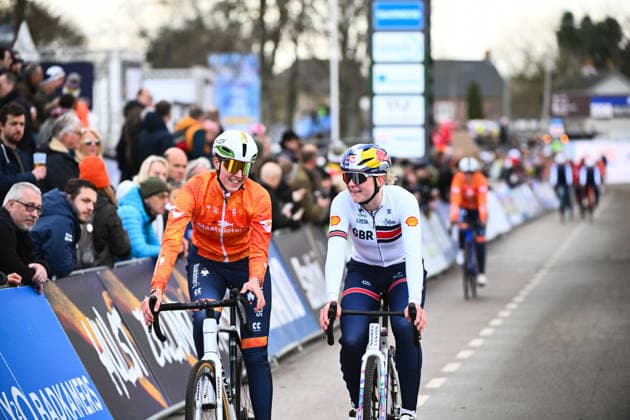 2026 UCI Cyclo-cross World Championships Picture by Simon Wilkinson SWpix.com - 30 01 2026 - Cycling - 2026 UCI Cyclo-cross World Championships - Hulst, Zeeland, Netherlands - Women™s Elite - Great Britain, Netherlands Copyright: x xSWpix.comx(t axPhotographyxHubxLtd)xSimonxWilkinson SWpix.comx SWP-3176-0148