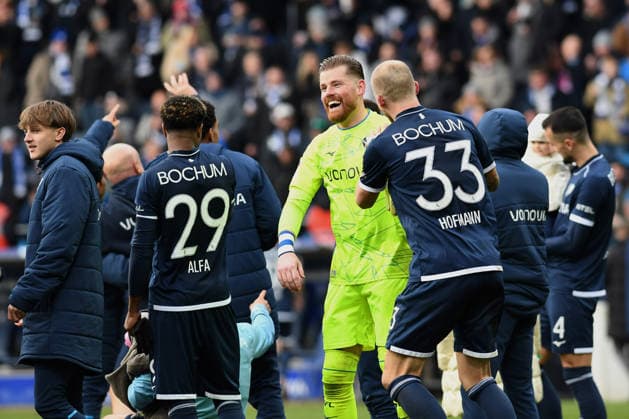 Torwart Timo Horn (VfL Bochum) und Philipp Hofmann (VfL Bochum) Jubel, jubeln waehrend des Spiels der 2. Bundesliga zwischen VfL Bochum und FC Schalke 04, Vonovia Ruhrstadion am 31. January 2026 in Bochum, Deutschland. (Foto von Ralf Treese DeFodi Images) +++ Torwart Timo Horn (VfL Bochum) und Philipp Hofmann (VfL Bochum) celebrates, celebrating during the 2. Bundesliga match between VfL Bochum and FC Schalke 04 at Vonovia Ruhrstadion on January 31, 2026 in Bochum, Germany. (Photo by Ralf Treese DeFodi Images) (Photo by Ralf Treese DeFodi Images) -