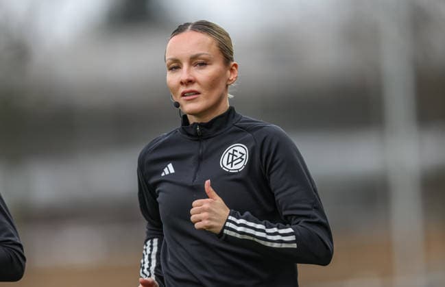 GER, Leverkusen, Bayer Leverkusen vs 1. FC Nürnberg, Google Pixel Frauen Bundesliga, Fussball, DFB, Spielzeit 2025 2026, Ulrich-Haberland-Stadion, 16. Spieltag im Bild: Schiedsrichterin Fabienne Michel DFB DFL REGULATIONS PROHIBIT ANY USE OF PHOTOGRAPHS AS IMAGE SEQUENCES AND OR QUASI-VIDEO, 31.01.2026 Copyright: HMBxMedia HendrikxHamelau