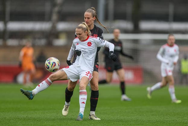 GER, Leverkusen, Bayer Leverkusen vs 1. FC Nürnberg, Google Pixel Frauen Bundesliga, Fussball, DFB, Spielzeit 2025 2026, Ulrich-Haberland-Stadion, 16. Spieltag im Bild v.l.: Fany Proniez (1. FC Nürnberg Frauen 3), Juliette Vidal (Bayer Leverkusen 56) DFB DFL REGULATIONS PROHIBIT ANY USE OF PHOTOGRAPHS AS IMAGE SEQUENCES AND OR QUASI-VIDEO, 31.01.2026 Copyright: HMBxMedia HendrikxHamelau