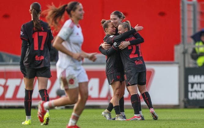 GER, Leverkusen, Bayer Leverkusen vs 1. FC Nürnberg, Google Pixel Frauen Bundesliga, Fussball, DFB, Spielzeit 2025 2026, Ulrich-Haberland-Stadion, 16. Spieltag im Bild: im Tor, Jubel und Freude, Emotionen bei Bayer Leverkusen Frauen, Vanessa Fudalla (Bayer Leverkusen Frauen 21), Kristin Kögel (Bayer Leverkusen 11) DFB DFL REGULATIONS PROHIBIT ANY USE OF PHOTOGRAPHS AS IMAGE SEQUENCES AND OR QUASI-VIDEO, 31.01.2026 Copyright: HMBxMedia HendrikxHamelau