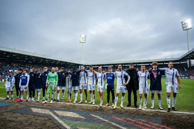 31.01.2026, Fussball, 2. Bundesliga, Saison 2025 2026, 20. Spieltag, VfL Bochum - FC Schalke 04, Die Spieler des FC Schalke 04 gehen enttäuscht zu den Fans, xRHR-FOTO YYx