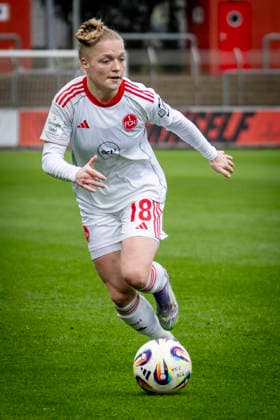 Frauen Fußball-Bundesliga; Bayer 04 Leverkusen - 1. FC Nürnberg, 31.01.2026 Franziska Mai (1. FC Nürnberg, 18); Bayer 04 Leverkusen - 1. FC Nürnberg an Spieltag 16 der Google Pixel Frauen-Bundesliga am 31.01.2026 im Ulrich-Haberland-Stadion in Leverkusen (Nordrhein-Westfalen). DFL REGULATIONS PROHIBIT ANY USE OF PHOTOGRAPHS AS IMAGE SEQUENCES AND OR QUASI-VIDEO. Copyright: xBEAUTIFULxSPORTS AxelxKohringx