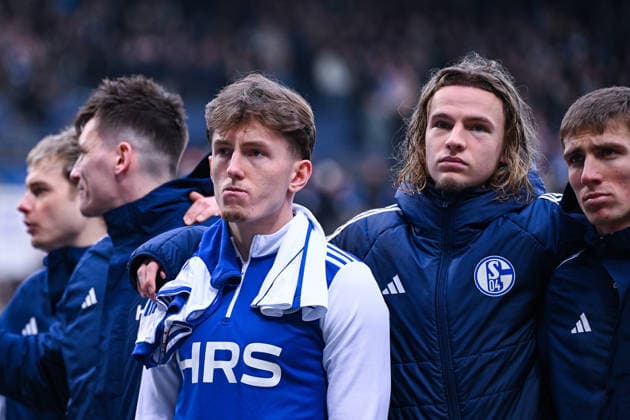 31.01.2026, Fussball, 2. Bundesliga, Saison 2025 2026, 20. Spieltag, VfL Bochum - FC Schalke 04, Max Grüger (FC Schalke 04), Mika Wallentowitz (FC Schalke 04), Felipe Sanchez (FC Schalke 04) xRHR-FOTO YYx