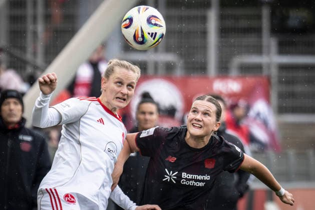 Frauen Fußball-Bundesliga; Bayer 04 Leverkusen - 1. FC Nürnberg, 31.01.2026 Luisa Guttenberger (1. FC Nürnberg, 4) und Katharina Piljic (Bayer 04 Leverkusen, 6) beim Zweikampf; Bayer 04 Leverkusen - 1. FC Nürnberg an Spieltag 16 der Google Pixel Frauen-Bundesliga am 31.01.2026 im Ulrich-Haberland-Stadion in Leverkusen (Nordrhein-Westfalen). DFL REGULATIONS PROHIBIT ANY USE OF PHOTOGRAPHS AS IMAGE SEQUENCES AND OR QUASI-VIDEO. Copyright: xBEAUTIFULxSPORTS AxelxKohringx