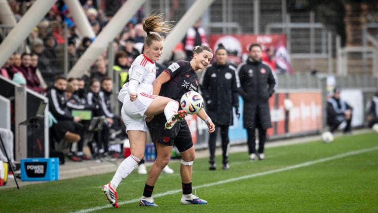 Frauen Fußball-Bundesliga; Bayer 04 Leverkusen - 1. FC Nürnberg, 31.01.2026 Luisa Guttenberger (1. FC Nürnberg, 4) und Katharina Piljic (Bayer 04 Leverkusen, 6) beim Zweikampf; Bayer 04 Leverkusen - 1. FC Nürnberg an Spieltag 16 der Google Pixel Frauen-Bundesliga am 31.01.2026 im Ulrich-Haberland-Stadion in Leverkusen (Nordrhein-Westfalen). DFL REGULATIONS PROHIBIT ANY USE OF PHOTOGRAPHS AS IMAGE SEQUENCES AND OR QUASI-VIDEO. Copyright: xBEAUTIFULxSPORTS AxelxKohringx