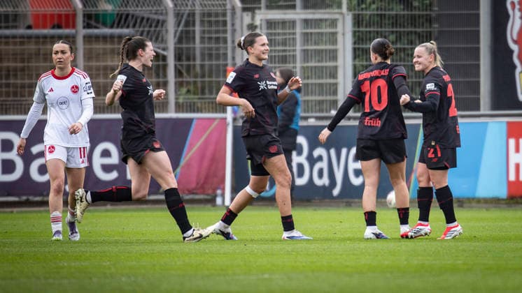 Frauen Fußball-Bundesliga; Bayer 04 Leverkusen - 1. FC Nürnberg, 31.01.2026 Torjubel nach dem 1:0 durch Vanessa Fudalla (Bayer 04 Leverkusen, 21); Bayer 04 Leverkusen - 1. FC Nürnberg an Spieltag 16 der Google Pixel Frauen-Bundesliga am 31.01.2026 im Ulrich-Haberland-Stadion in Leverkusen (Nordrhein-Westfalen). DFL REGULATIONS PROHIBIT ANY USE OF PHOTOGRAPHS AS IMAGE SEQUENCES AND OR QUASI-VIDEO. Copyright: xBEAUTIFULxSPORTS AxelxKohringx