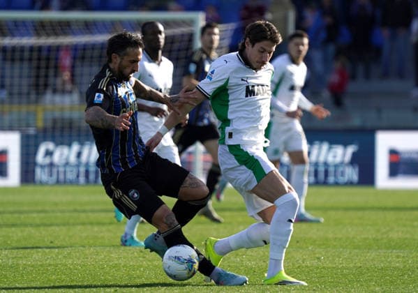 Pisa s captain Antonio Caracciolo during the Serie A soccer match between Pisa and Sassuolo at the Cetilar Arena Romeo Anconetani Stadium in Pisa; Center West Italy; Tuesday January 31; 2026 ; Soccer  Copyright: xAlessandroxLaxRocca LaPressex