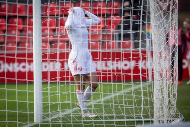 Frauen Fußball-Bundesliga; Bayer 04 Leverkusen - 1. FC Nürnberg, 31.01.2026 Clara Fröhlich (1. FC Nürnberg, 5) trifft ins eigene Tor zum 2:0; Bayer 04 Leverkusen - 1. FC Nürnberg an Spieltag 16 der Google Pixel Frauen-Bundesliga am 31.01.2026 im Ulrich-Haberland-Stadion in Leverkusen (Nordrhein-Westfalen). DFL REGULATIONS PROHIBIT ANY USE OF PHOTOGRAPHS AS IMAGE SEQUENCES AND OR QUASI-VIDEO. Copyright: xBEAUTIFULxSPORTS AxelxKohringx