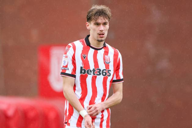Stoke City v Southampton - Championship 25 26 Stoke City s new signing Milan Smit on loan from Go Ahead Eagles taking off sweat band after match against Southampton - EFL Championship 25 26 31.01.2026 Stoke Bet365 Stadium United Kingdom Copyright: xZacharyxLockex