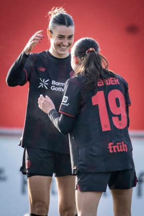 Frauen Fußball-Bundesliga; Bayer 04 Leverkusen - 1. FC Nürnberg, 31.01.2026 Torjubel: Selina Ostermeier (Bayer 04 Leverkusen, 2) feiert mit Torschützin Loreen Bender (Bayer 04 Leverkusen, 19) das 3:0; Bayer 04 Leverkusen - 1. FC Nürnberg an Spieltag 16 der Google Pixel Frauen-Bundesliga am 31.01.2026 im Ulrich-Haberland-Stadion in Leverkusen (Nordrhein-Westfalen). DFL REGULATIONS PROHIBIT ANY USE OF PHOTOGRAPHS AS IMAGE SEQUENCES AND OR QUASI-VIDEO. Copyright: xBEAUTIFULxSPORTS AxelxKohringx
