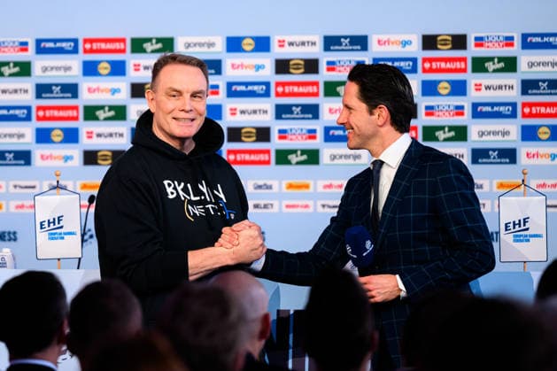 Herning: Handball EM 2026 - Media Day - Deutschland v.li. Joachim Schütz, Thomas Schöneich, EHF Direktor Medien und Kommunikation Herning Jyske Bank Boxen Daenemark