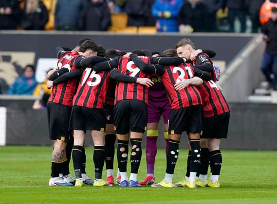 Wolverhampton, England, 31st January 2026. Bournemouth pre match huddle during the Wolverhampton Wanderers vs AFC Bournemouth Premier League match at Molineux, Wolverhampton. Picture credit should read: Andrew Yates Sportimage EDITORIAL USE ONLY. No use with unauthorised audio, video, data, fixture lists, club league logos or live services. Online in-match use limited to 120 images, no video emulation. No use in betting, games or single club league player publications. SPI_021_AY_Wolves_Bmouth SPI-4493-0019