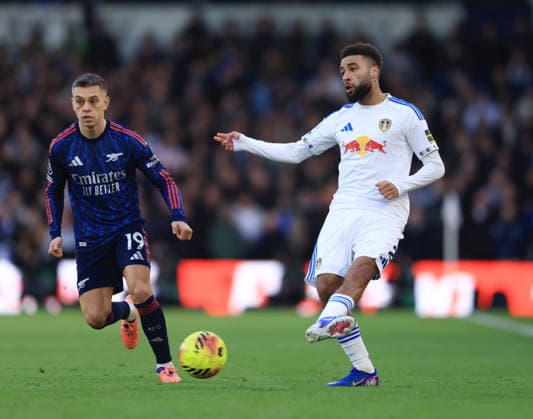 Leeds, England, 31st January 2026. Jayden Bogle of Leeds United (r) plays away from Leandro Trossard of Arsenal (l) during the Leeds United vs Arsenal Premier League match at Elland Road, Leeds. Picture credit should read: Jessica Hornby Sportimage EDITORIAL USE ONLY. No use with unauthorised audio, video, data, fixture lists, club league logos or live services. Online in-match use limited to 120 images, no video emulation. No use in betting, games or single club league player publications. SPI_047_JH_LEEDS_ARSENAL SPI-4494-0039