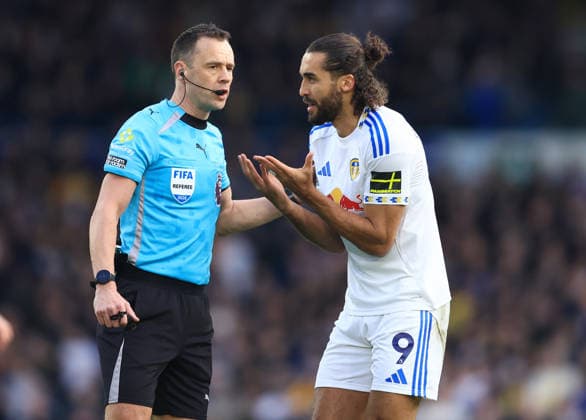 Leeds, England, 31st January 2026. Referee Stuart Attwell (l) and Dominic Calvert-Lewin of Leeds United (r) during the Leeds United vs Arsenal Premier League match at Elland Road, Leeds. Picture credit should read: Jessica Hornby Sportimage EDITORIAL USE ONLY. No use with unauthorised audio, video, data, fixture lists, club league logos or live services. Online in-match use limited to 120 images, no video emulation. No use in betting, games or single club league player publications. SPI_042_JH_LEEDS_ARSENAL SPI-4494-0046