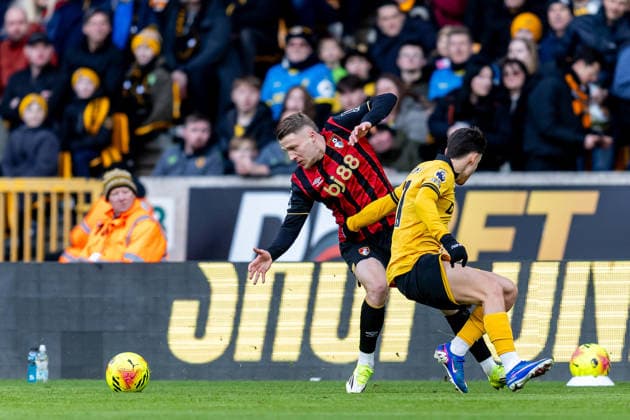 Wolverhampton Wanderers v Bournemouth, Premier League Bournemouth defender Julio Soler (6) runs forward on wing during the Premier League match between Wolverhampton Wanderers and Bournemouth at Molineux, Wolverhampton, UK on 31 January 2026. Wolverhampton Molineux West Midlands UK Editorial use only DataCo restrictions apply See www.football-dataco.com , Copyright: xManjitxNarotrax PSI-23661-0003