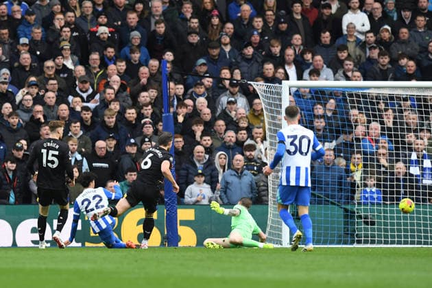 Brighton and Hove Albion v Everton, Premier League Kaoru Mitoma Midfielder of Brighton and Hove Albion almost opens the scoring but sees his shot go just wide of the post during the Premier League match between Brighton and Hove Albion and Everton at the American Express Stadium, Brighton and Hove, UK on 31 January 2026. Brighton and Hove American Express Stadium East Sussex UK Editorial use only DataCo restrictions apply See www.football-dataco.com , Copyright: xJeffxMoodx PSI-23658-0043