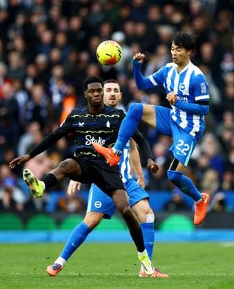 Kaoru Mitoma of Brighton and Hove Albion and Thierno Barry of Everton. Brighton and Hove Albion v Everton, Premier League, Football, American Express Community Stadium, Brighton, UK - 31 Jan 2026Brighton American Express Community Stadi United Kingdom EDITORIAL USE ONLY No use with unauthorised audio, video, data, fixture lists, club league logos or live services. Online in-match use limited to 120 images, no video emulation. No use in betting, games or single club league player publications. Copyright: xJamesxMarsh Shutterstockx 16496734af