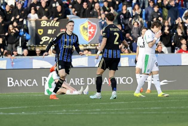 January 31, 2026, Pisa, ITALIA: Pisa s MICHEL AEBISCHER (L) celebrates after scoring 1-2 during the Italian Serie A soccer match Pisa SC vs Sassuolo at Arena Garibaldi stadium in Pisa, Italy, 31 January 2026. ANSA ENRICO MATTIA DEL PUNTA Italy Soccer Serie A - Pisa SC Vs Sassuolo  - ZUMAa110 20260131_zaf_a110_017 Copyright: xEnricoxMattiaxDelxPuntax