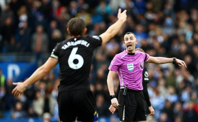 Referee Chris Kavanagh speaks with James Tarkowski of Everton. Brighton and Hove Albion v Everton, Premier League, Football, American Express Community Stadium, Brighton, UK - 31 Jan 2026Brighton American Express Community Stadi United Kingdom EDITORIAL USE ONLY No use with unauthorised audio, video, data, fixture lists, club league logos or live services. Online in-match use limited to 120 images, no video emulation. No use in betting, games or single club league player publications. Copyright: xJamesxMarsh Shutterstockx 16496734ah
