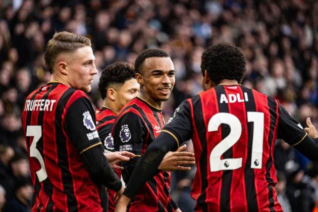 31st January 2026; Molineux Stadium, Wolverhampton, West Midlands, England; Premier League Football, Wolverhampton Wanderers versus Bournemouth; Eli Junior Kroupi of AFC Bournemouth celebrates with his team after scoring in the 33rd minute to make the score 0-1  GodfreyxPitt Content restricted for UK based newspaper