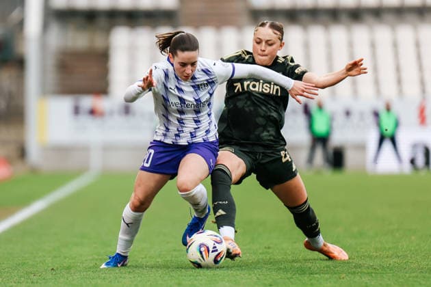 Google Pixel Frauen-Bundesliga: SGS Essen- 1.FC Union Berlin; 31.01.2026 Leonie Köpp (SGS Essen, 20) im Zweikampf mit Anna Aehling (1.FC Union Berlin, 4) Google Pixel Frauen-Bundesliga: SGS Essen- 1.FC Union Berlin: Essen, Stadion an der Hafenstraße ;31.01.2025 DFB REGULATIONS PROHIBIT ANY USE OF PHOTOGRAPHS AS IMAGE SEQUENCES AND OR QUASI-VIDEO. Copyright: xBEAUTIFULxSPORTS Freisenx
