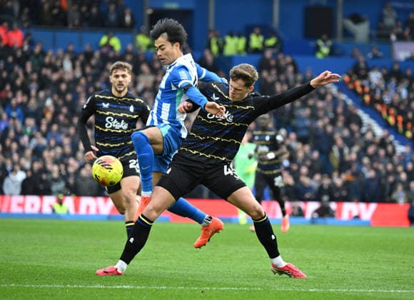 Kaoru Mitoma of Brighton beats Harrison Armstrong of Everton to the ball during the Premier League match between Brighton and Hove Albion and Everton at the American Express Stadium, Brighton UK - Saturday 31st January 2026 Brighton v Everton Premier League Football, Amex Stadium, Sussex, UK - 31 Jan 2026Brighton Amex Stadium Sussex United Kingdom Editorial use only. No merchandising. For Football images FA and Premier League restrictions apply inc. no internet mobile usage without FAPL license - for details contact Football Dataco  Copyright: xLizxFinlayson TPI Shutterstockx 16497437x