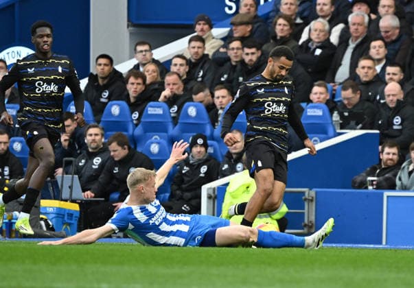 Jan Paul van Hecke of Brighton slides in to stop Iliman Ndiaye of Everton in his tracks during the Premier League match between Brighton and Hove Albion and Everton at the American Express Stadium, Brighton UK - Saturday 31st January 2026 Brighton v Everton Premier League Football, Amex Stadium, Sussex, UK - 31 Jan 2026Brighton Amex Stadium Sussex United Kingdom Editorial use only. No merchandising. For Football images FA and Premier League restrictions apply inc. no internet mobile usage without FAPL license - for details contact Football Dataco  Copyright: xLizxFinlayson TPI Shutterstockx 16497437u