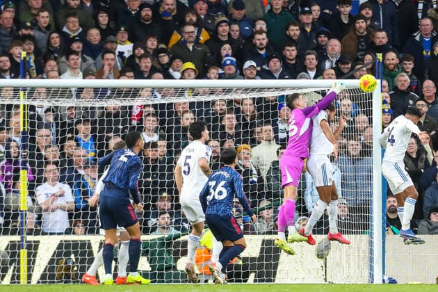 Leeds United v Arsenal, Premier League Karl Darlow Of Leeds United punches the ball into his own Net to make it 2-0 to Arsenal during the Leeds United v Arsenal Premier League match at Elland Road, Leeds, England on 31 January 2026 Credit: Lee Keuneke Every Second Media Editorial use only. All images are copyright Every Second Media Limited. No images may be reproduced without prior permission. All rights reserved. Premier League and Football League images are subject to licensing agreements with Football DataCo Limited. see https: www.football-dataco.com Copyright: xIMAGO EveryxSecondxMediax ESM-1781-0052 LeexKeunekex xEveryxSecondxMediax