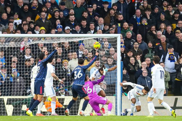 Leeds United v Arsenal, Premier League Karl Darlow Of Leeds United punches the ball into his own Net to make it 2-0 to Arsenal during the Leeds United v Arsenal Premier League match at Elland Road, Leeds, England on 31 January 2026 Credit: Lee Keuneke Every Second Media Editorial use only. All images are copyright Every Second Media Limited. No images may be reproduced without prior permission. All rights reserved. Premier League and Football League images are subject to licensing agreements with Football DataCo Limited. see https: www.football-dataco.com Copyright: xIMAGO EveryxSecondxMediax ESM-1781-0054 LeexKeunekex xEveryxSecondxMediax