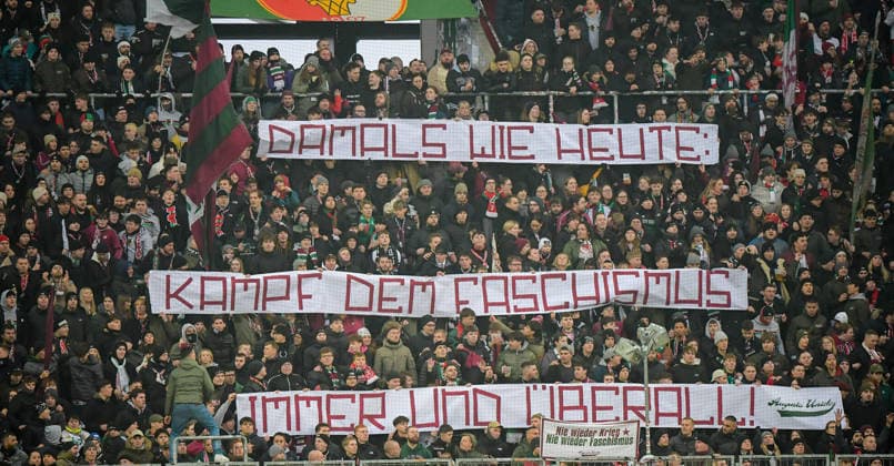 31.01.2026, xemx, Fussball 1.Bundesliga, FC Augsburg - FC St.Pauli v.l. Banner von FC Augsburg Fans DAMALS WIE HEUTE KAMPF DEM FASCHISMUS IMMER UND ÜBERALL !! (DFL DFB REGULATIONS PROHIBIT ANY USE OF PHOTOGRAPHS as IMAGE SEQUENCES and or QUASI-VIDEO) Augsburg *** 31 01 2026, xemx, Fußball 1 Bundesliga, FC Augsburg FC St Pauli v l Banner von FC Augsburg Fans DAMALS WIE HEUTE KAMPF DEM FASCHISMMER IMMER UND ÜBERALL DFL DFB REGULATIONS PROHIBIT ANY USE OF PHOTOGRAPHS as IMAGE SEQUENCES and or QUASI VIDEO Augsburg