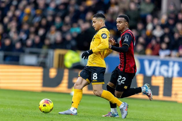 Wolverhampton Wanderers v Bournemouth, Premier League Wolverhampton Wanderers midfielder Joao Gomes (8) battles for possession with Bournemouth forward Eli Junior Kroupi (22) during the Premier League match between Wolverhampton Wanderers and Bournemouth at Molineux, Wolverhampton, UK on 31 January 2026. Wolverhampton Molineux West Midlands UK Editorial use only DataCo restrictions apply See www.football-dataco.com , Copyright: xManjitxNarotrax PSI-23661-0017