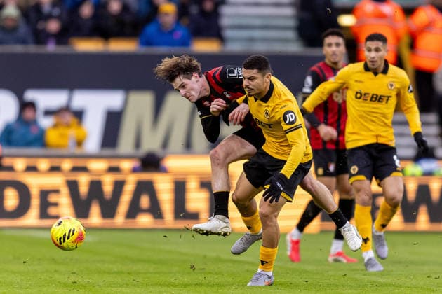 Wolverhampton Wanderers v Bournemouth, Premier League Wolverhampton Wanderers midfielder Joao Gomes (8) battles for possession with Bournemouth midfielder Alex Scott (8) during the Premier League match between Wolverhampton Wanderers and Bournemouth at Molineux, Wolverhampton, UK on 31 January 2026. Wolverhampton Molineux West Midlands UK Editorial use only DataCo restrictions apply See www.football-dataco.com , Copyright: xManjitxNarotrax PSI-23661-0022