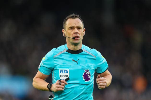 Leeds United v Arsenal, Premier League Referee Stuart Attwell during the Leeds United v Arsenal Premier League match at Elland Road, Leeds, England on 31 January 2026 Credit: Lee Keuneke Every Second Media Editorial use only. All images are copyright Every Second Media Limited. No images may be reproduced without prior permission. All rights reserved. Premier League and Football League images are subject to licensing agreements with Football DataCo Limited. see https: www.football-dataco.com Copyright: xIMAGO EveryxSecondxMediax ESM-1781-0063 LeexKeunekex xEveryxSecondxMediax