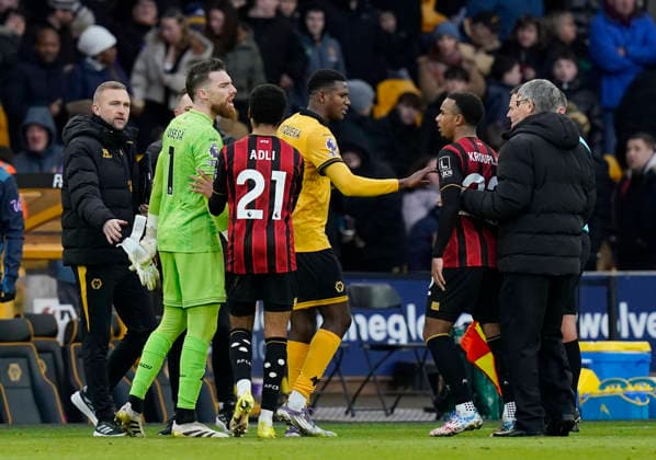Wolverhampton, England, 31st January 2026. Jose Sa of Wolverhampton Wanderers is kept away from Eli Junior Kroupi of Bournemouth during the Wolverhampton Wanderers vs AFC Bournemouth Premier League match at Molineux, Wolverhampton. Picture credit should read: Andrew Yates Sportimage EDITORIAL USE ONLY. No use with unauthorised audio, video, data, fixture lists, club league logos or live services. Online in-match use limited to 120 images, no video emulation. No use in betting, games or single club league player publications. SPI_043_AY_Wolves_Bmouth SPI-4493-0041