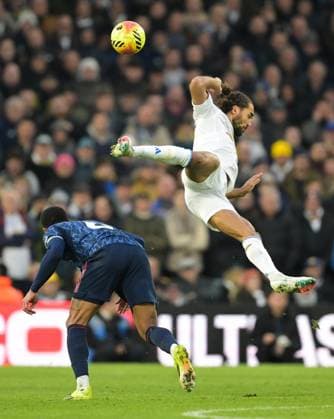 Dominic Calvert-Lewin of Leeds United wins a header against Gabriel of Arsenal Leeds United v Arsenal, Premier League, Football, Elland Road, Leeds, UK - 31 Jan 2026Leeds Elland Road United Kingdom EDITORIAL USE ONLY No use with unauthorised audio, video, data, fixture lists, club league logos or live services. Online in-match use limited to 120 images, no video emulation. No use in betting, games or single club league player publications. Copyright: xGreigxCowie Shutterstockx 16496741ar