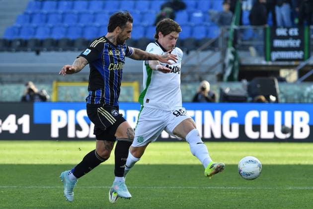 Antonio Caracciolo (Pisa) Andrea Pinamonti (Sassuolo) during Pisa SC vs US Sassuolo, Italian soccer Serie A match in Pisa, Italy, January 31 2026  Copyright: xGabrielexMasotti IPAxSportx xipa-agency.netx xx IPA_70797702 IPA_Agency_IPA70797702