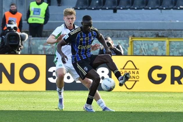 Idrissa Toure (Pisa) Josh Thomas Doig (Sassuolo) during Pisa SC vs US Sassuolo, Italian soccer Serie A match in Pisa, Italy, January 31 2026  Copyright: xGabrielexMasotti IPAxSportx xipa-agency.netx xx IPA_70797764 IPA_Agency_IPA70797764