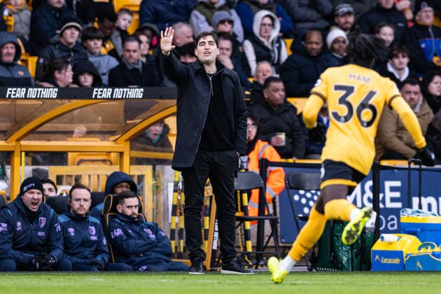 31st January 2026; Molineux Stadium, Wolverhampton, West Midlands, England; Premier League Football, Wolverhampton Wanderers versus Bournemouth; AFC Bournemouth Manager Andoni Iraola gives instructions to his team  GodfreyxPitt Content restricted for UK based newspaper