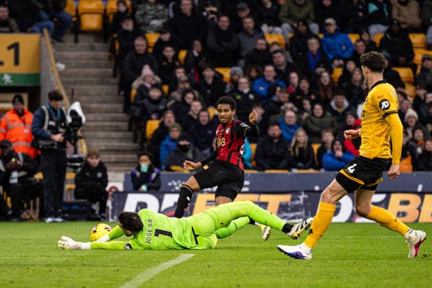 31st January 2026; Molineux Stadium, Wolverhampton, West Midlands, England; Premier League Football, Wolverhampton Wanderers versus Bournemouth; Jose Sa of Wolverhampton Wanderers makes a diving save at the feet of Amine Adli of AFC Bournemouth  GodfreyxPitt Content restricted for UK based newspaper